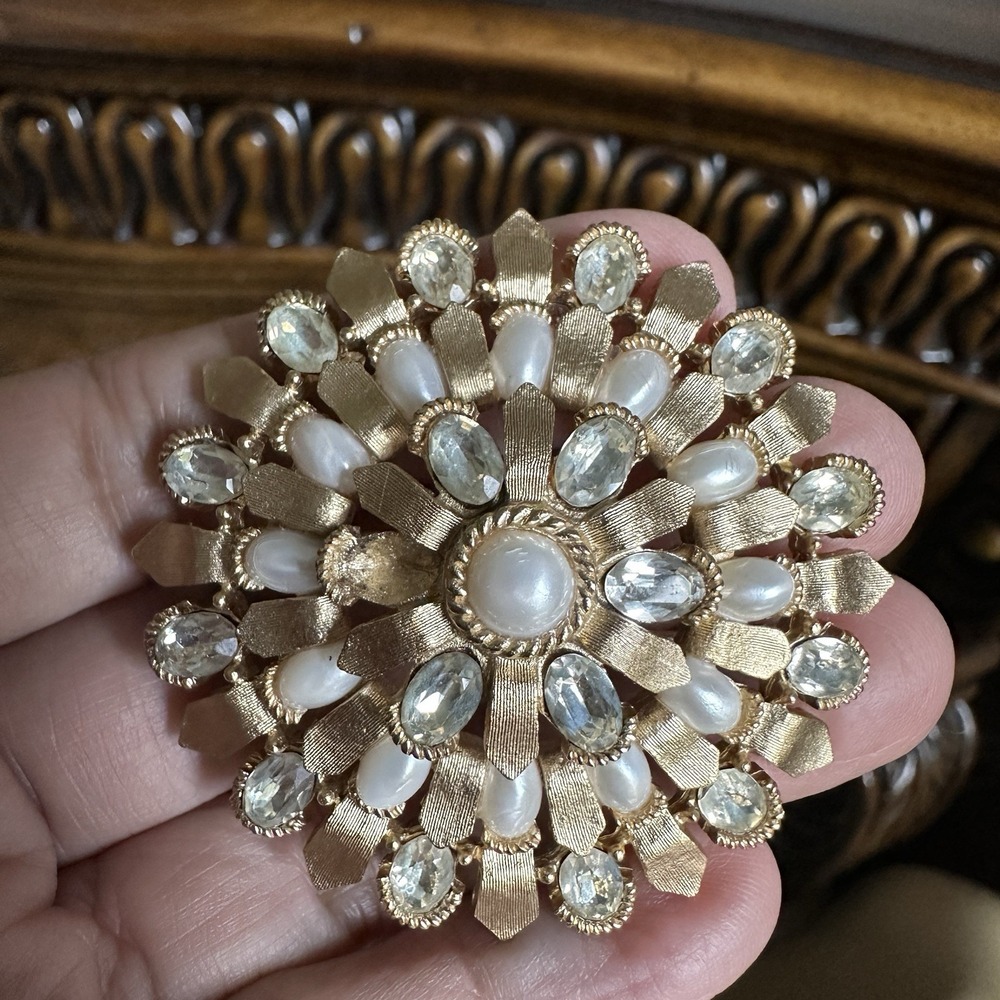 VTG 1960s Crown Trifari Brooch Pin 2 Inch Flower Faux Pearl Crystal Gold READ